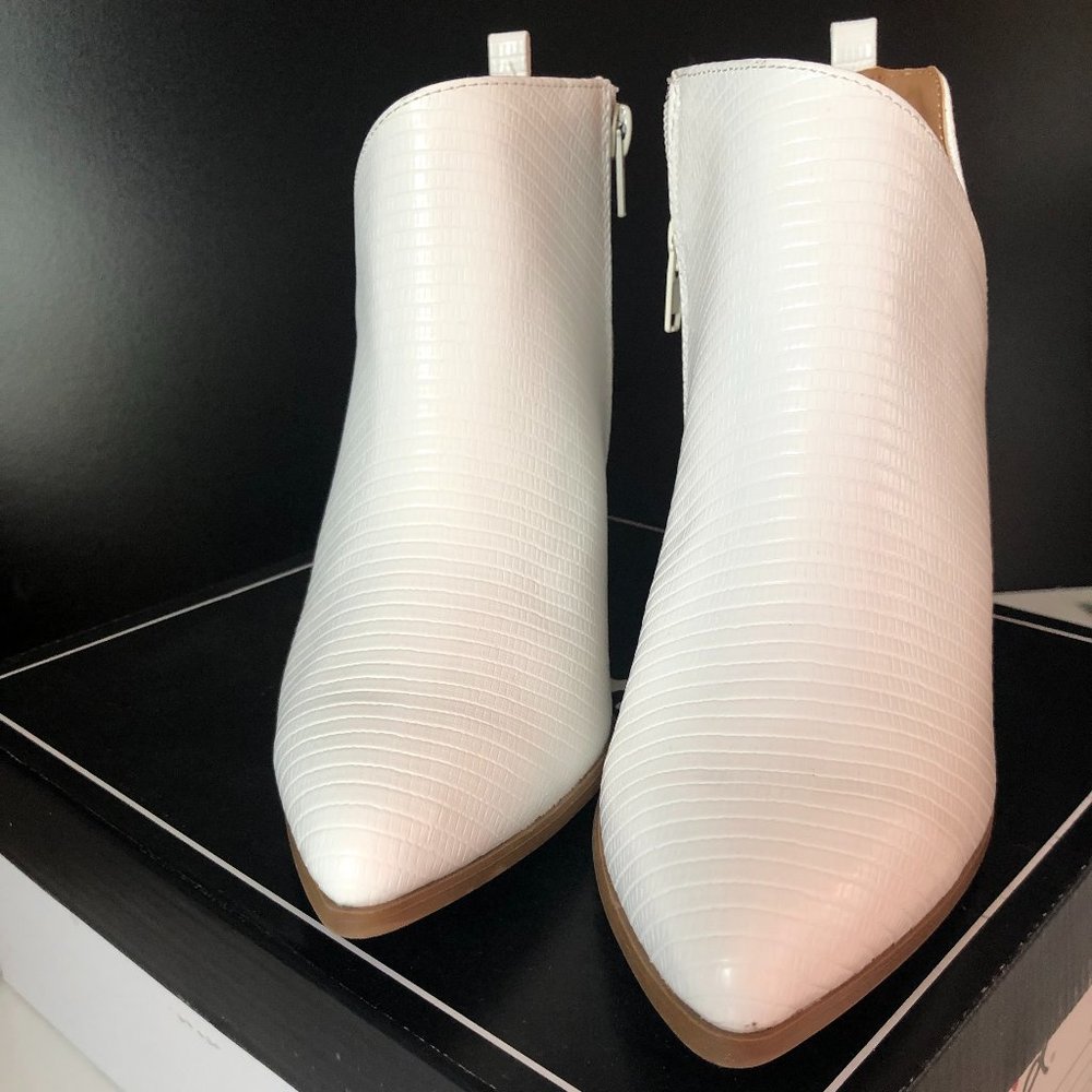 Qupid White Lizard Boots